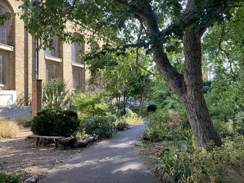 A Walworth churchyard