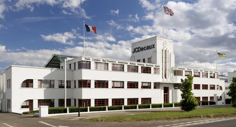 Currys 1936 building, by FE Simpkins, restored for JCDecaux; Peter Hughes, PHOTOVIEW, Brentford 2024