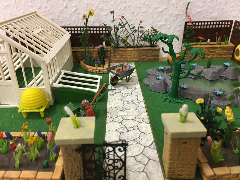 Britain's model garden 1930s (Pollock's Toy Museum)