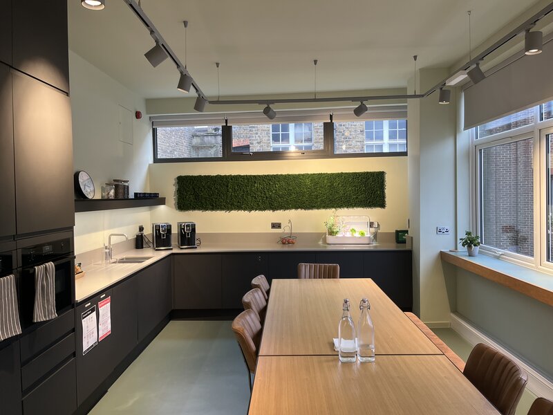 Kitchen - breakout - meeting space