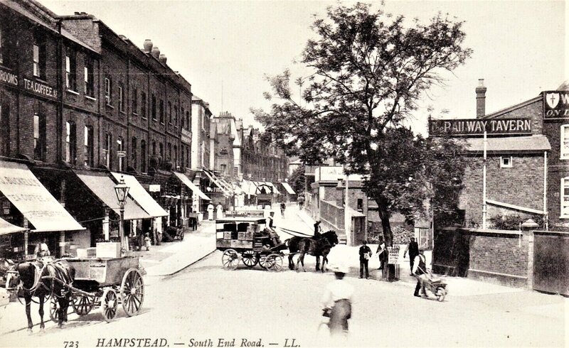 South End Road Hampstead
Mark Crombie, public domain via Wikimedia Commons
