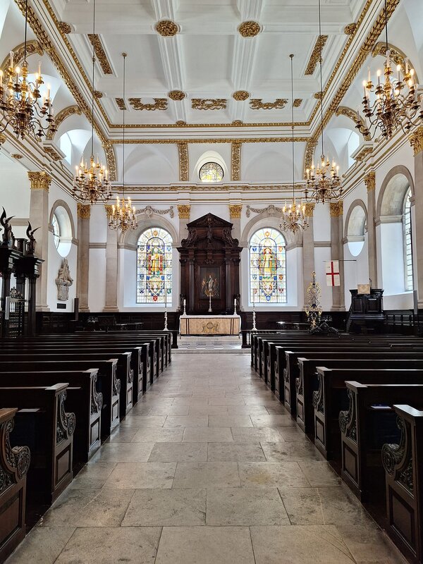 St Lawrence Jewry interior, looking east.
(Photo: The Reverend James Titley)
