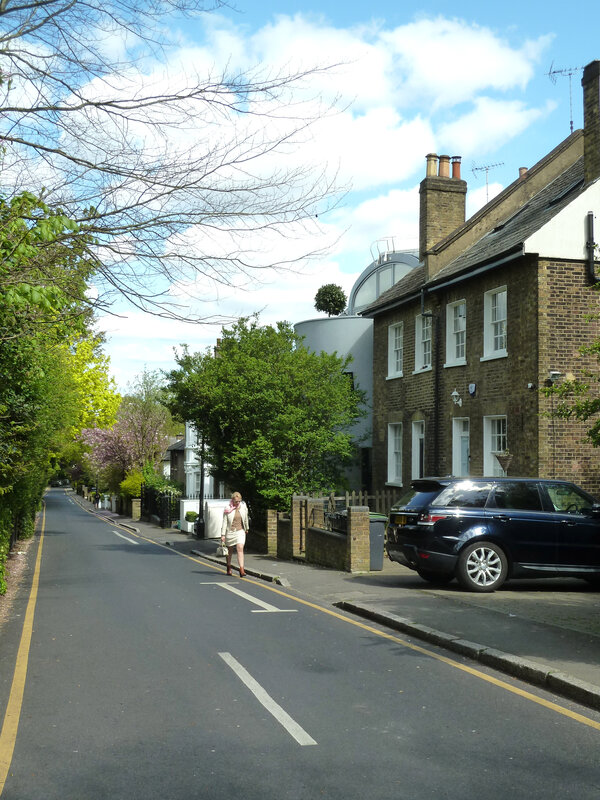 Approach down Wood Lane